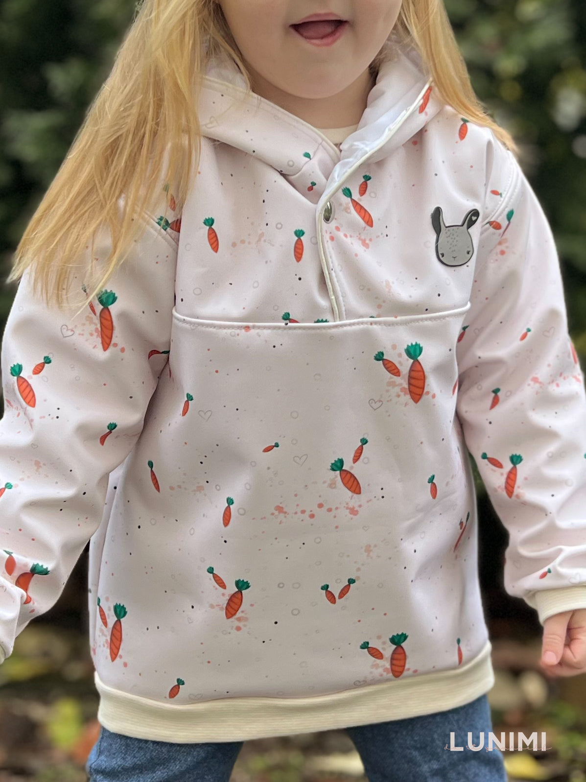 Love carrots in the heart Eigenproduktion beige